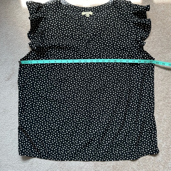 Sleeveless Blouse - Picture 3 of 3
